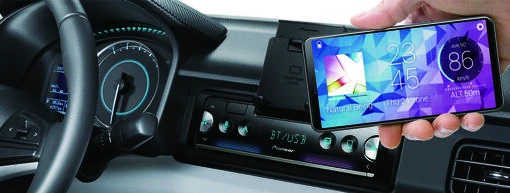 Autórádió Pioneer SPH-10BT Bluetooth és érintőképernyős kijelzővel.