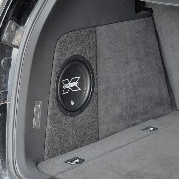 Subwoofer ház VW Touareg 2002-2010, kiváló hangzás és mély basszus a csomagtartóban.