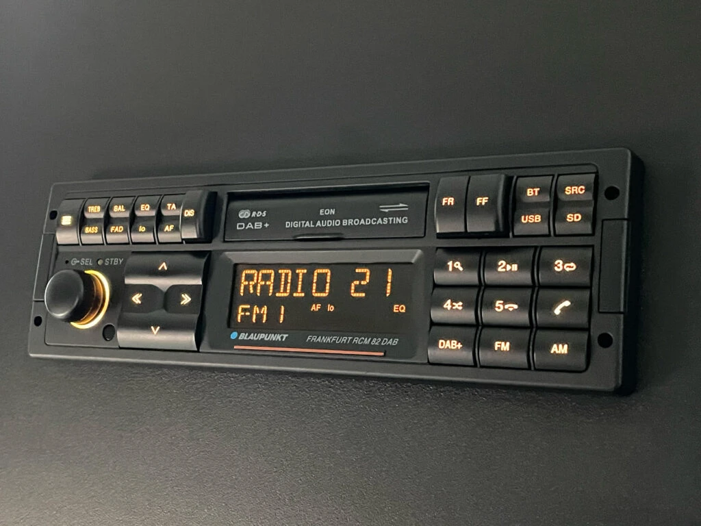 Autórádió Blaupunkt Frankfurt RCM 82 DAB - DAB+ digitális rádió, kiváló hangminőség, modern kialakít.