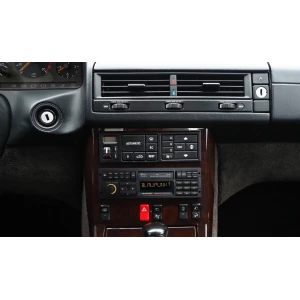 Autórádió Blaupunkt Frankfurt RCM 82 DAB, modern DAB rádió és hangszóró rendszer.