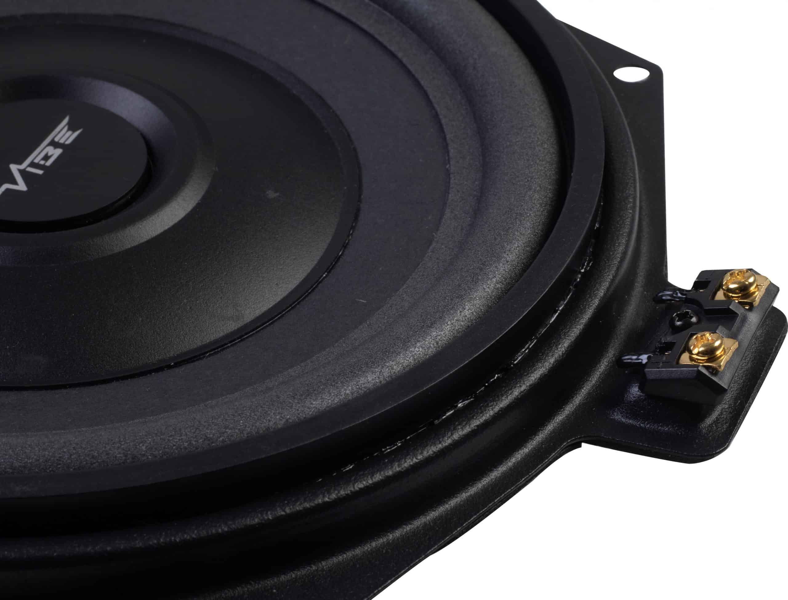 Vibe OPTISOUNDBMW82-V3 autós mélynyomó BMW-hez, kiváló hangzás és erőteljes basszus.